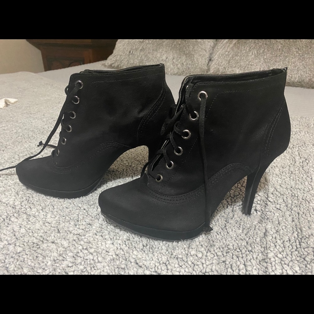 Black booties with heel